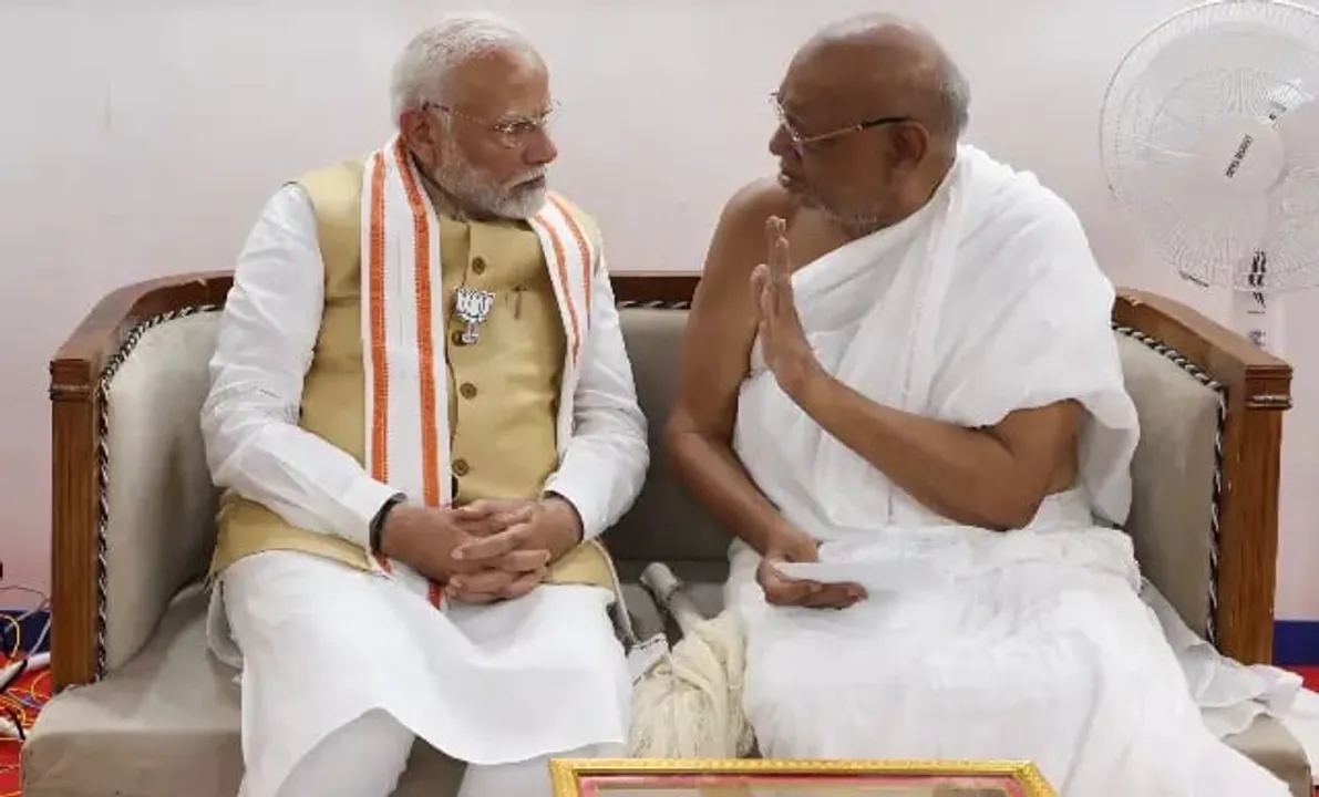 PM Modi Meets Jainacharya Ratnasundersurishwarji Maharaj Saheb In Dhule
