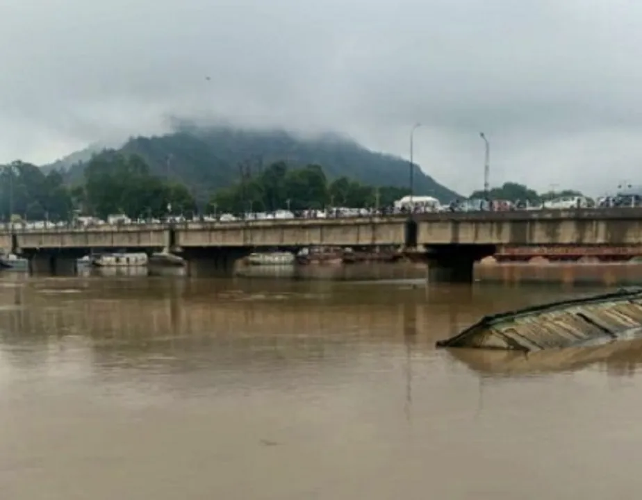 Flood grips Jammu and Kashmir, Governor calls emergency meeting