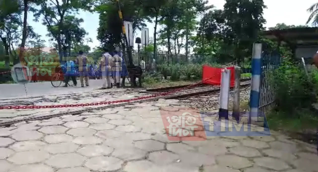 Father-Son killed after Rajdhani Express hits car at Chabua railway crossing