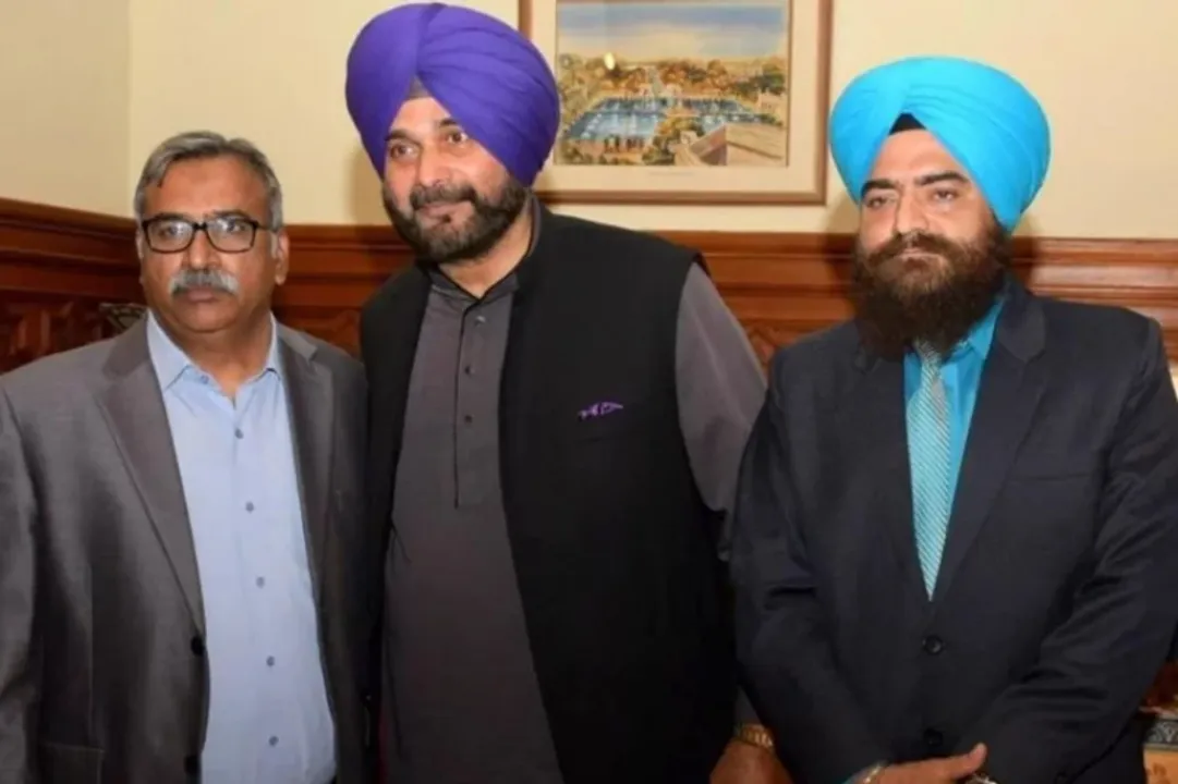Sidhu’s photograph with Hafiz Saeed’s aide stirs controversy