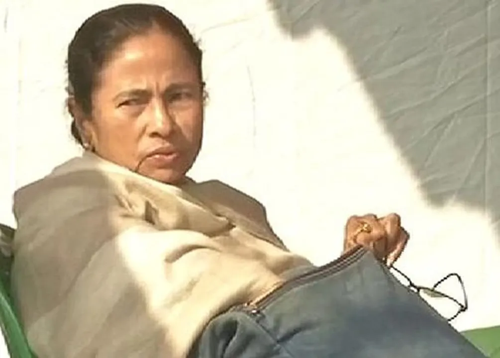 CBI vs Kolkata Police: Mamata staging dharna