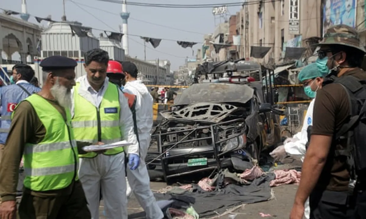 Deadly blast at Pakistan Sufi shrine