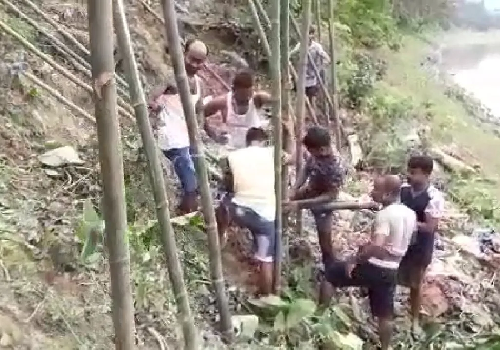 Fed up with govt, villagers construct embankment along Kapili
