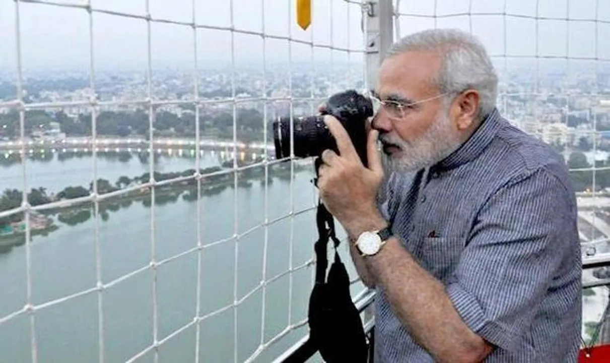 Modi used digital camera, e-mail in 1988!
