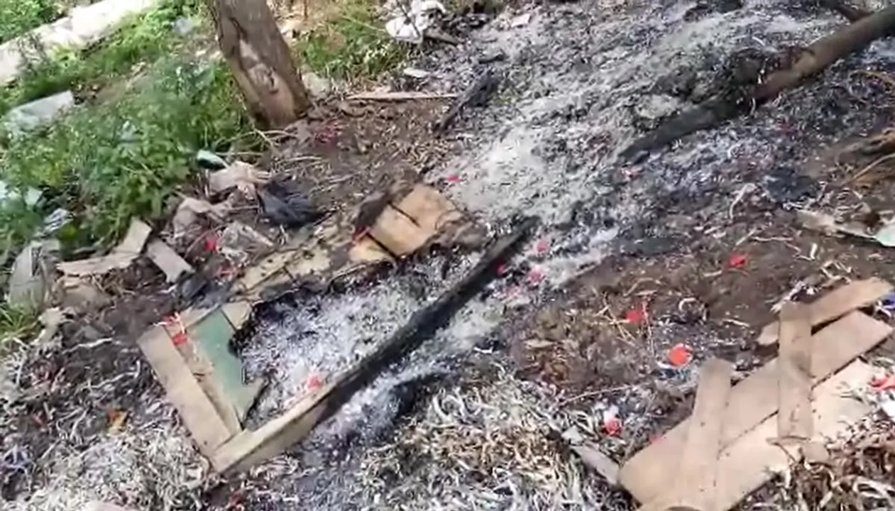 Fruit shops burnt down in city