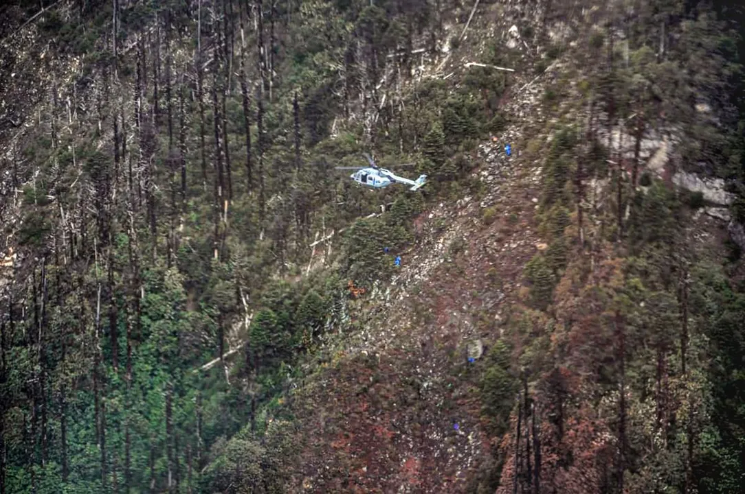 AN-32: Rain Prevents Rescuers to Retrieve Bodies