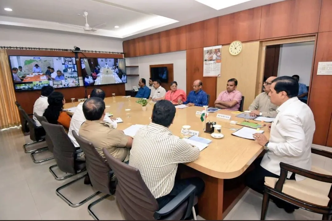 CM reviews Assam flood situation