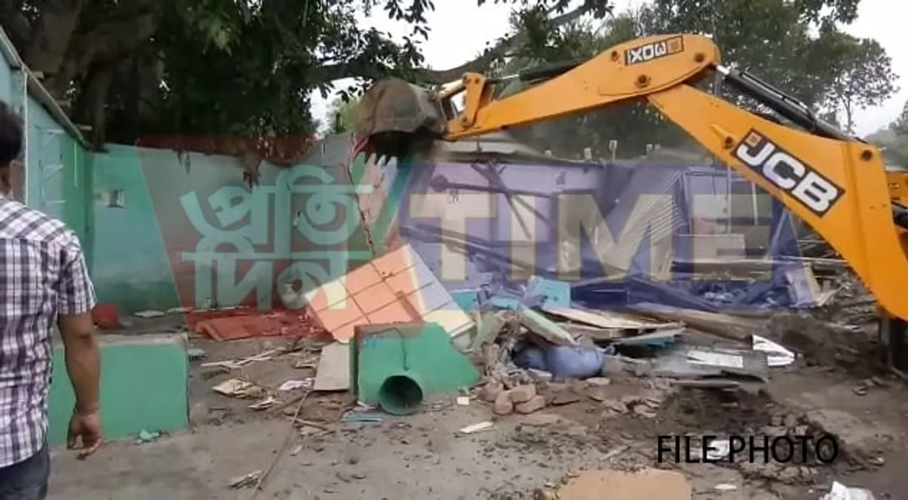 Railway Conducts Eviction Drive in Sarupathar