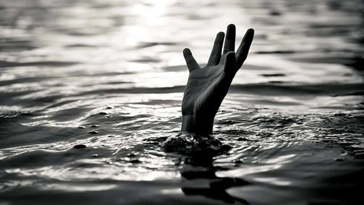 Boat capsizes in Janji