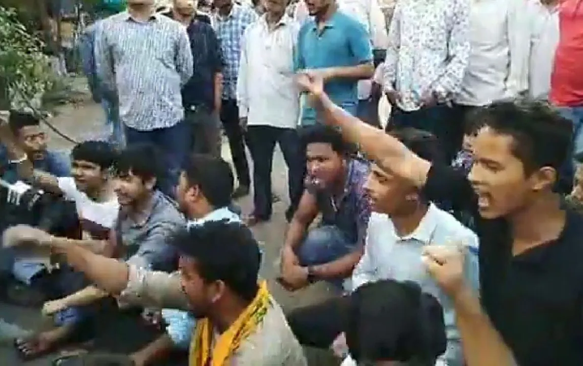 CAB: Cotton students gherao AGP office