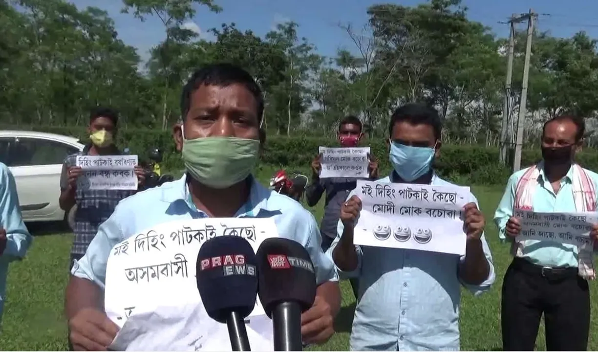 Tingkhang: KMSS Stages Protest Against Coal Mining in Dehing Patkai