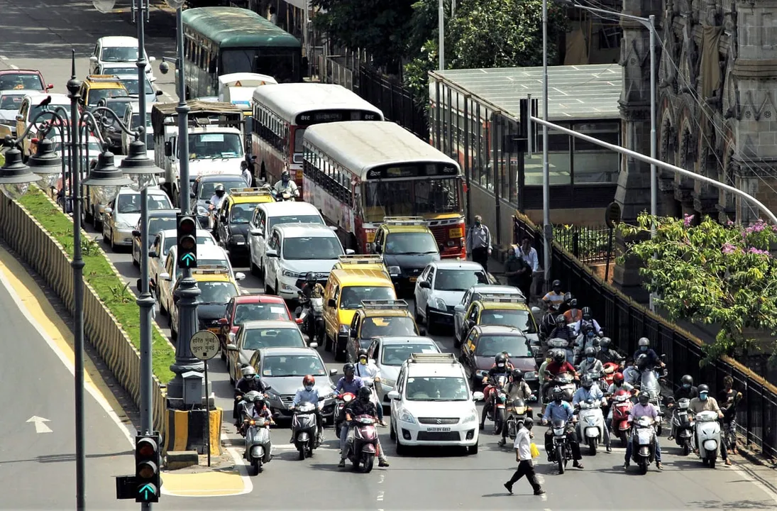Only Electric And CNG Vehicles Allowed To Enter Delhi