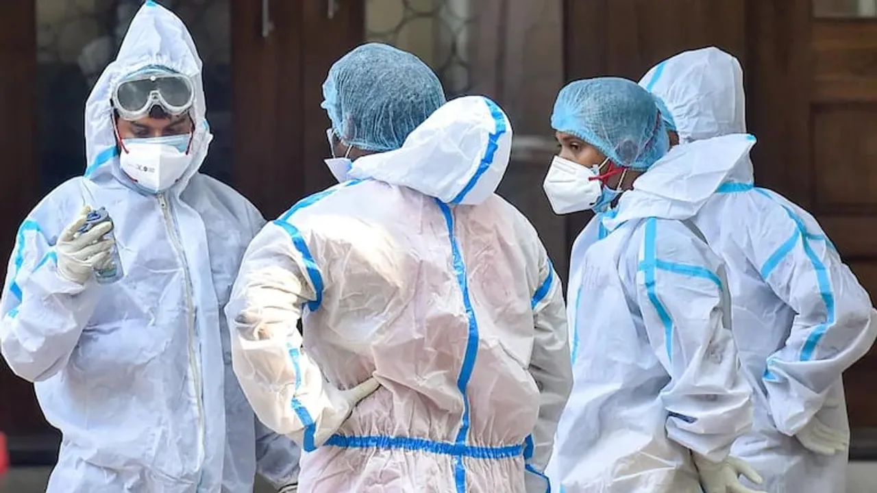 India Reports 2.35Lakh Fresh Cases of COVID-19, 871 Fatalities