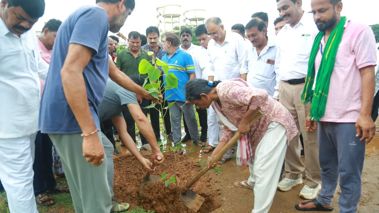 Meenakshi Natarajan khammam tour