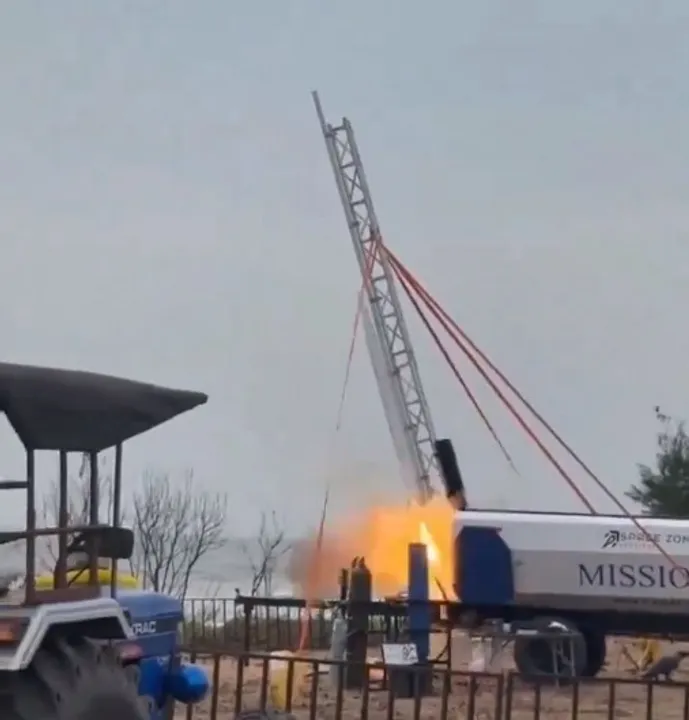  India's 1st reusable hybrid rocket 'RHUMI-1' launched
