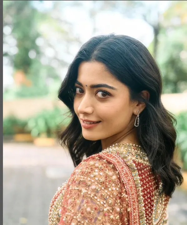  Rashmika Mandanna lets her eyes do all the talking