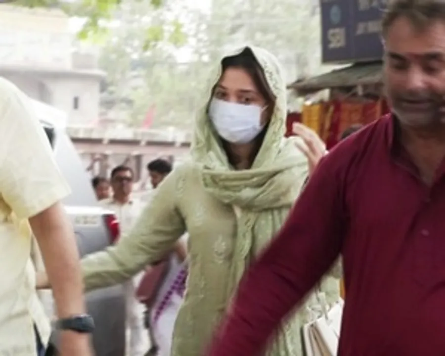  Tamanna Bhatia visits Kamakhya Temple amid ED probe