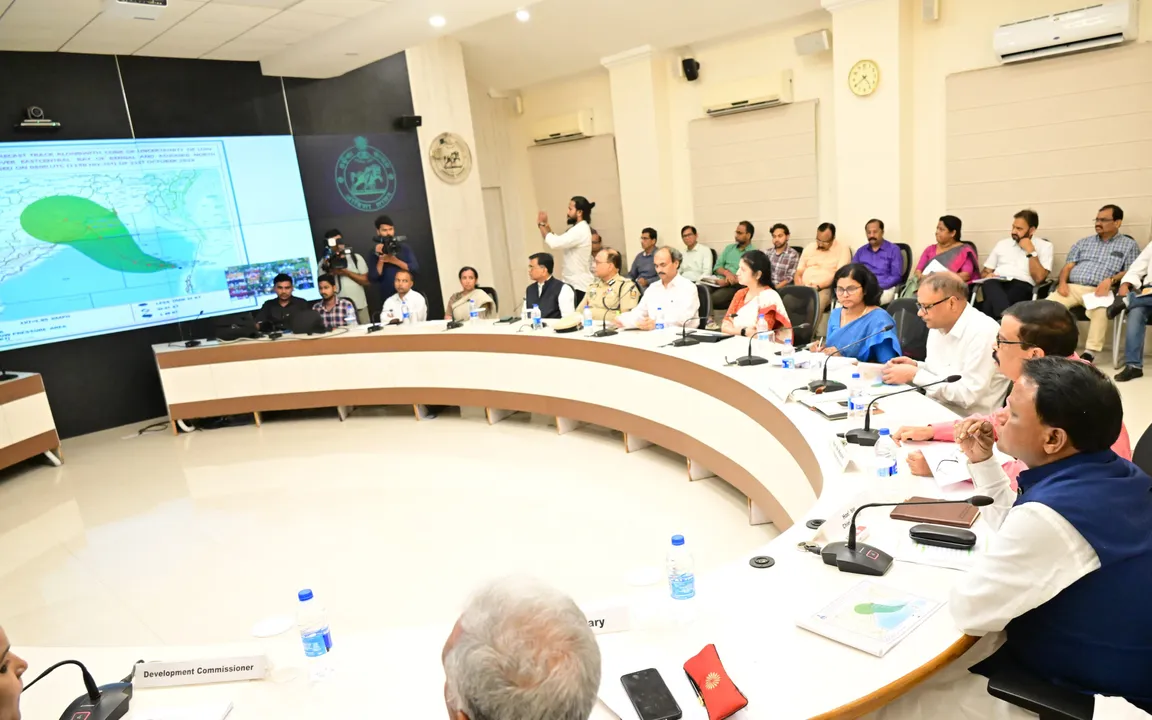  Odisha CM reviews preparedness ahead of impending cyclone ‘Dana’, stresses on zero casualty