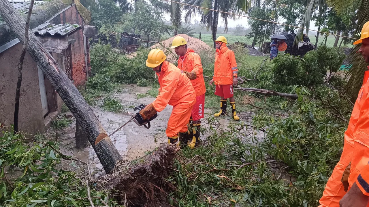  Cyclone Dana LIVE updates: Track all details here