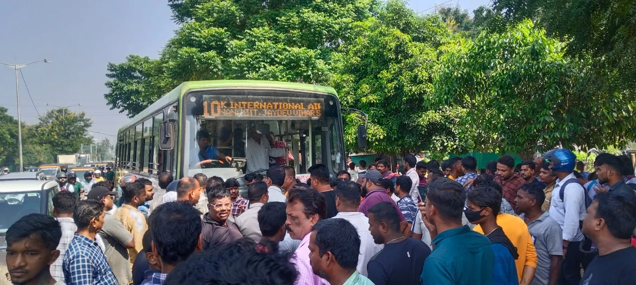  Woman critical after being hit by Mo Bus in Bhubaneswar; locals protest