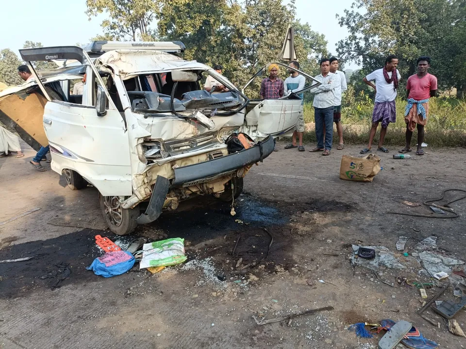  Odisha: 7 killed, 4 critical as passenger van collides with trailer