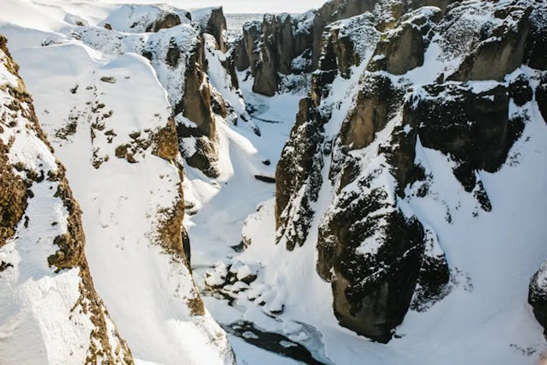 Ancient Ice Cores Reveal Insights into Sudden Climate Shifts and Risks of Future Global Warming