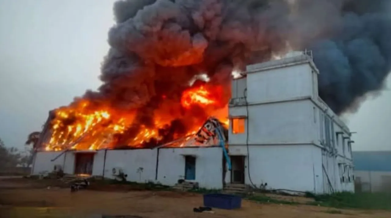  Major fire breaks out at TV channel's studio in Sarua area of Khordha