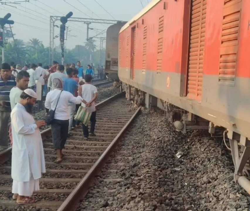  Secunderabad-Shalimar Superfast Express derails in West Bengal