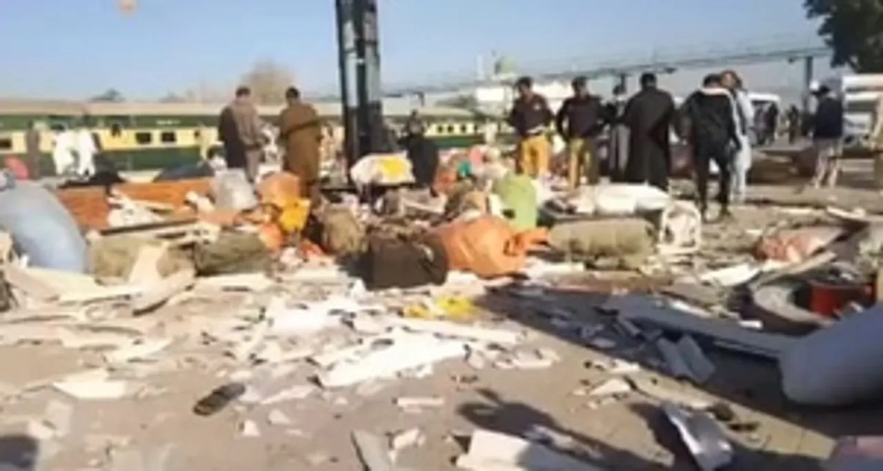  Suicide blast at Quetta Railway Station kills dozens in Balochistan