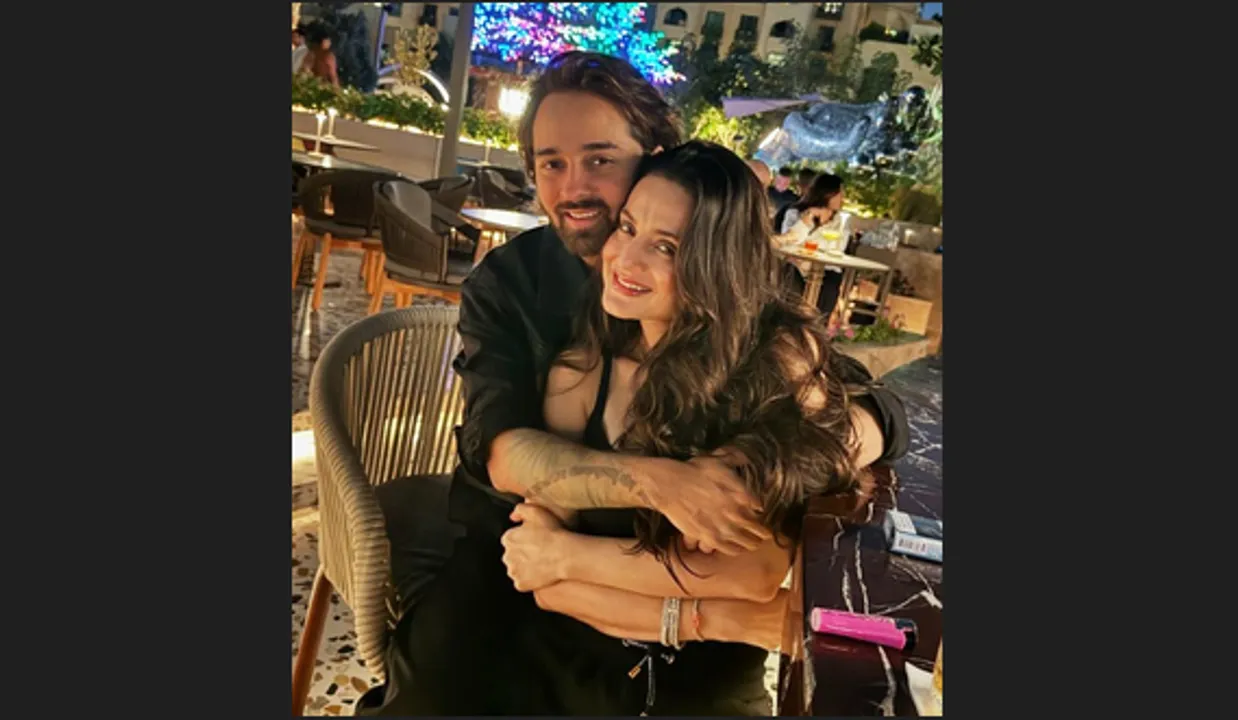  Ameesha Patel gets trolled over intimate pic with businessman Nirvaan Birla