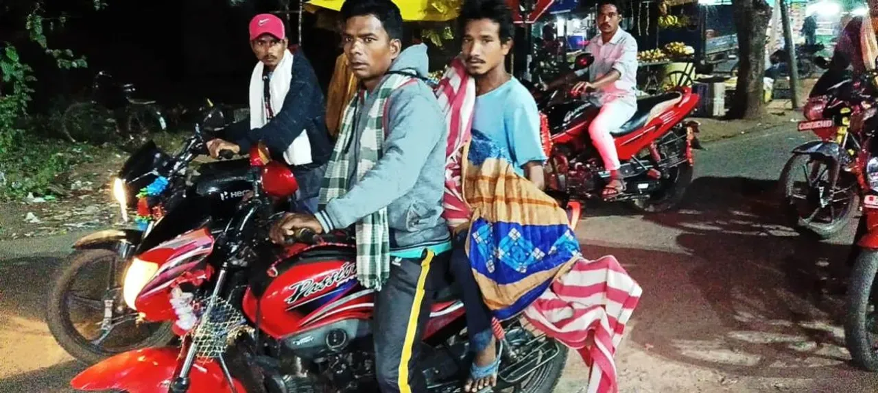  Sans ambulance, family carries 12-year-old girl's body on motorcycle in Odisha's Kalahandi