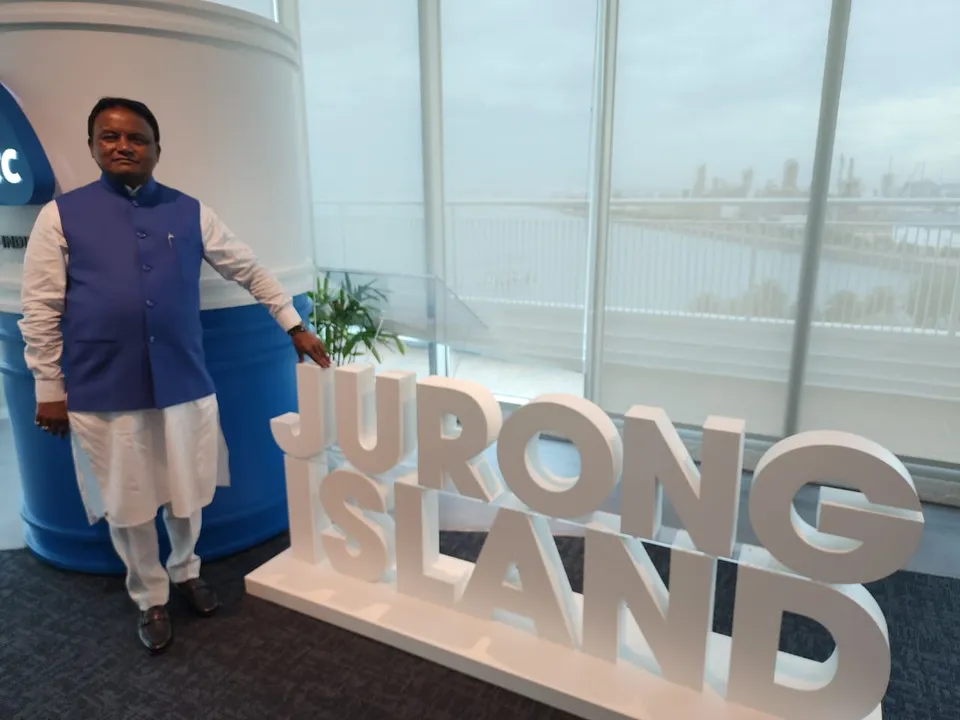  Odisha CM meets Singapore ministers, explores collaborations in petrochemicals sector