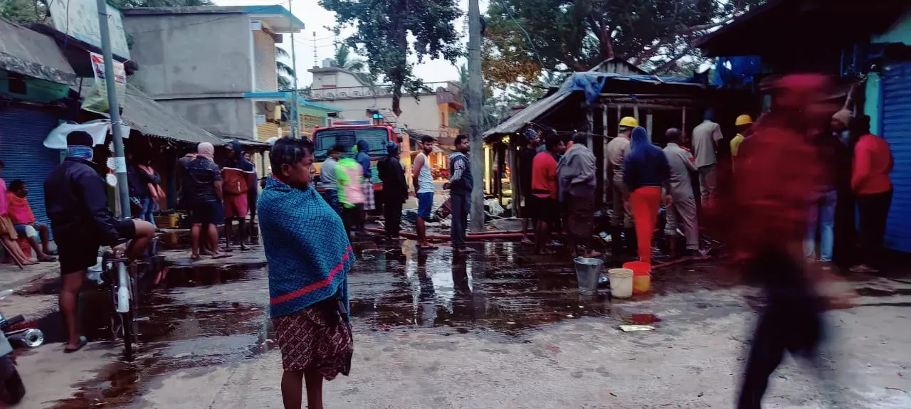  Articles worth over Rs 1 crore reduced to ashes as robbers set shop on fire in Odisha's Balasore