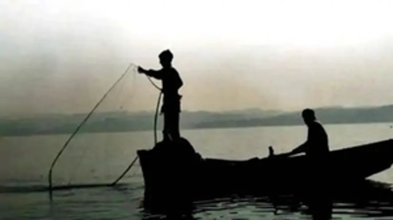  Sri Lankan Navy arrests 18 TN fishermen for crossing maritime border