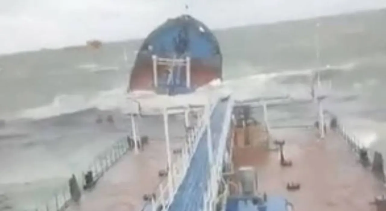  Two Russian oil tankers with 29 on board damaged