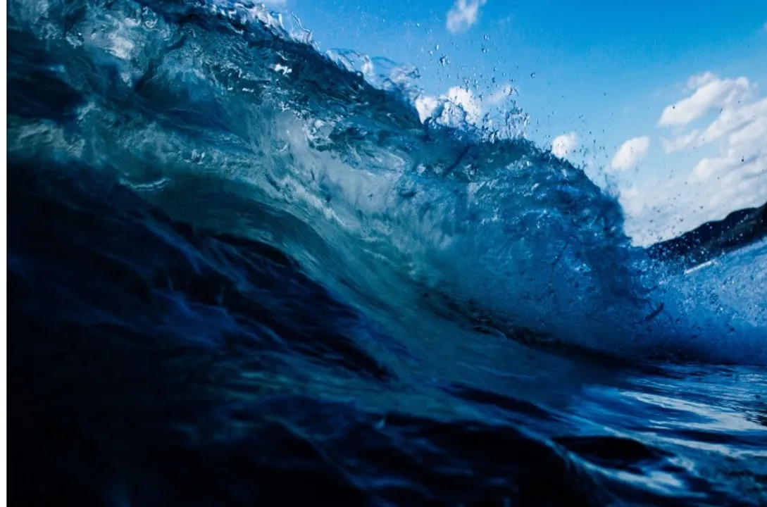  Israel launches first wave power plant