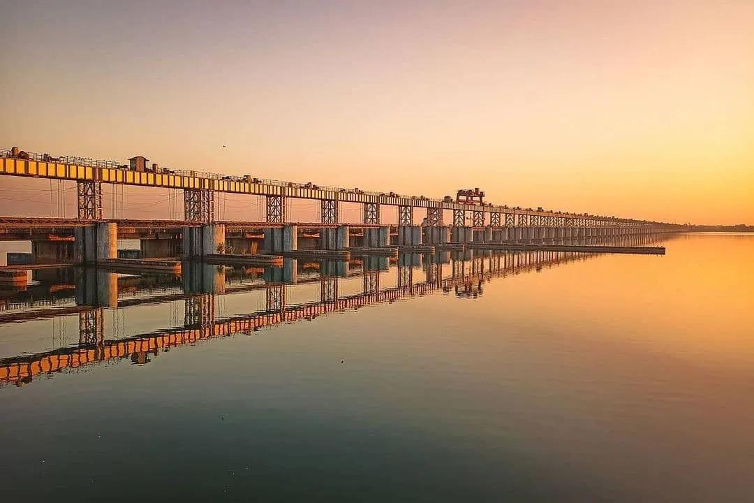  Retired Professor found dead at Jobra barrage in Cuttack