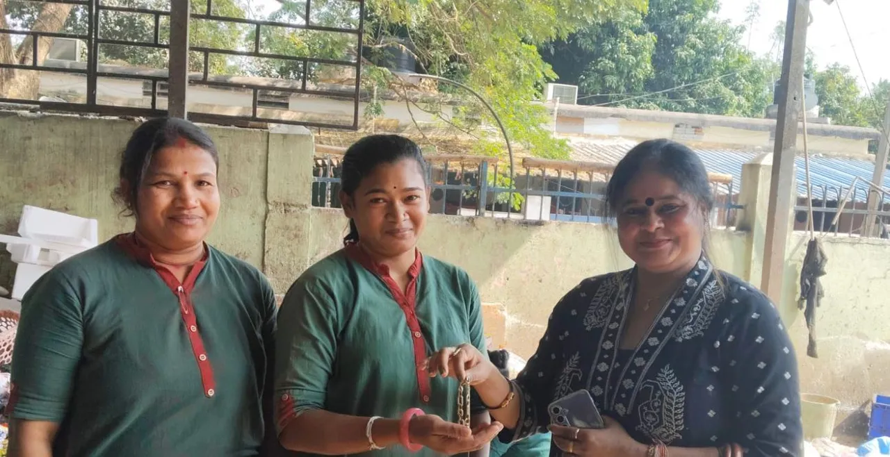  Bhubaneswar sanitation worker finds gold ornament in dustbin, returns it to owner