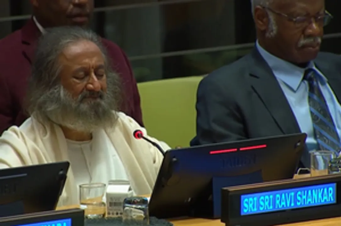  Sri Sri Ravi Shankar brings peace through meditation to UN headquarters