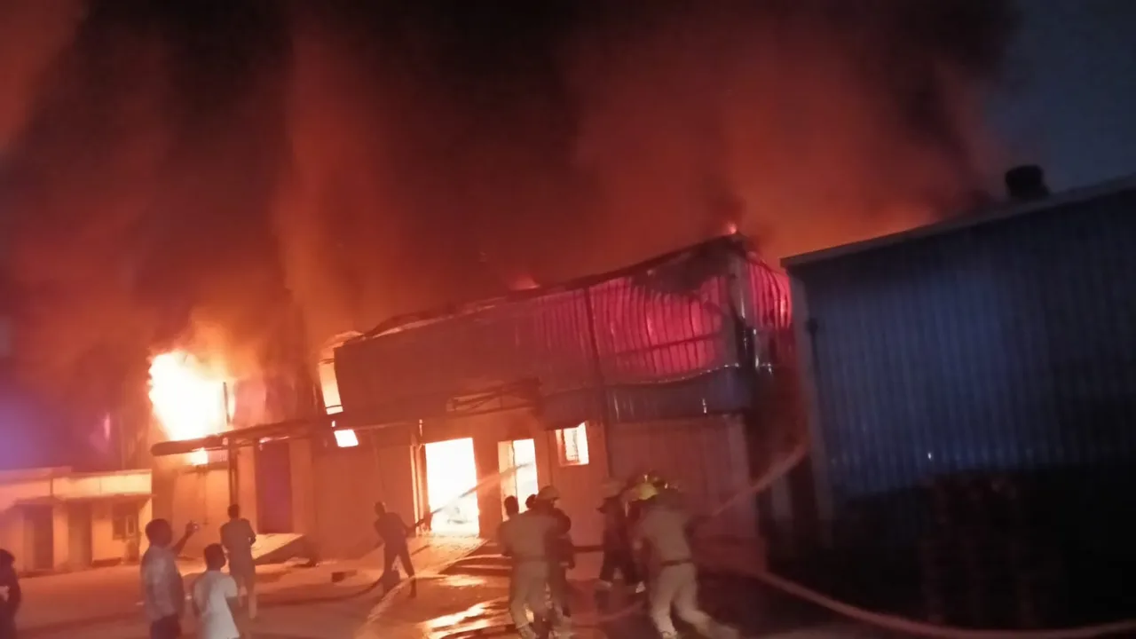  Major fire engulfs electronic items godown in heart of Bhubaneswar