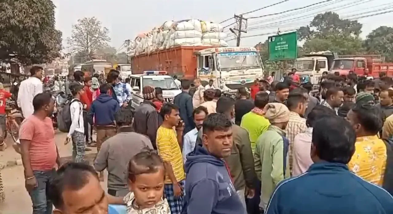  Truck runs over 2-year-old girl child on National Highway in Odisha's Sundargarh