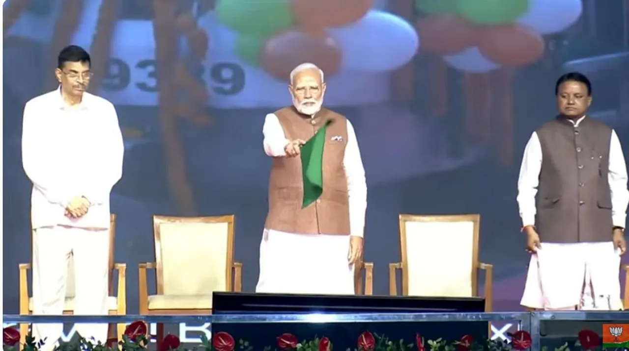  PM Modi flags off Pravasi Bharatiya Express, a special tourist train for NRIs
