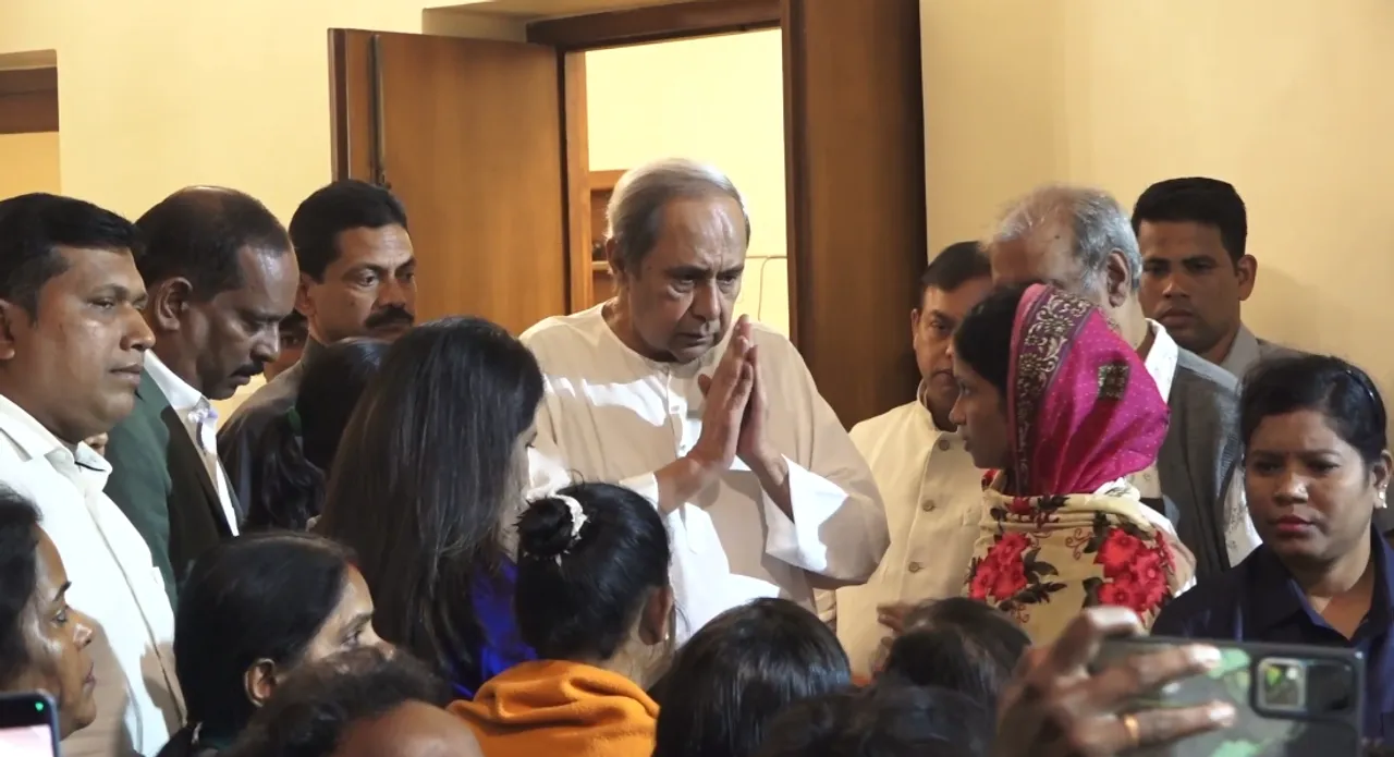  Former Odisha CM meets kin of slain ‘Police Mitra’, extends financial aid