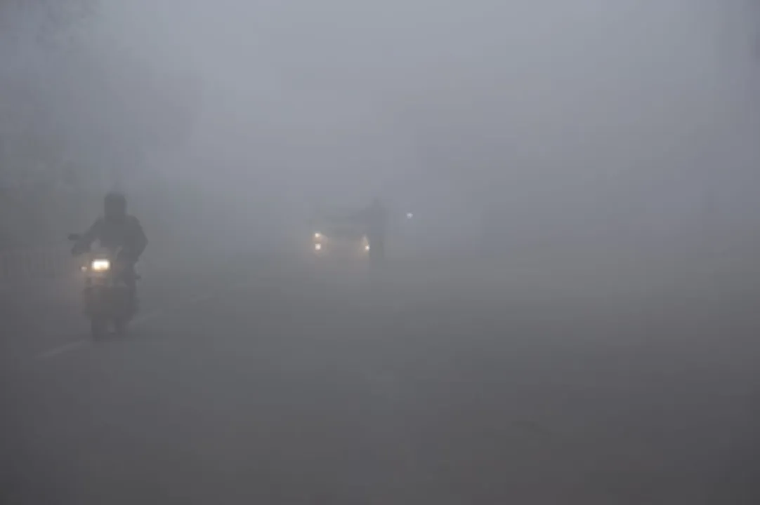  Dense fog in Delhi-NCR: 184 flights delayed, 26 trains running