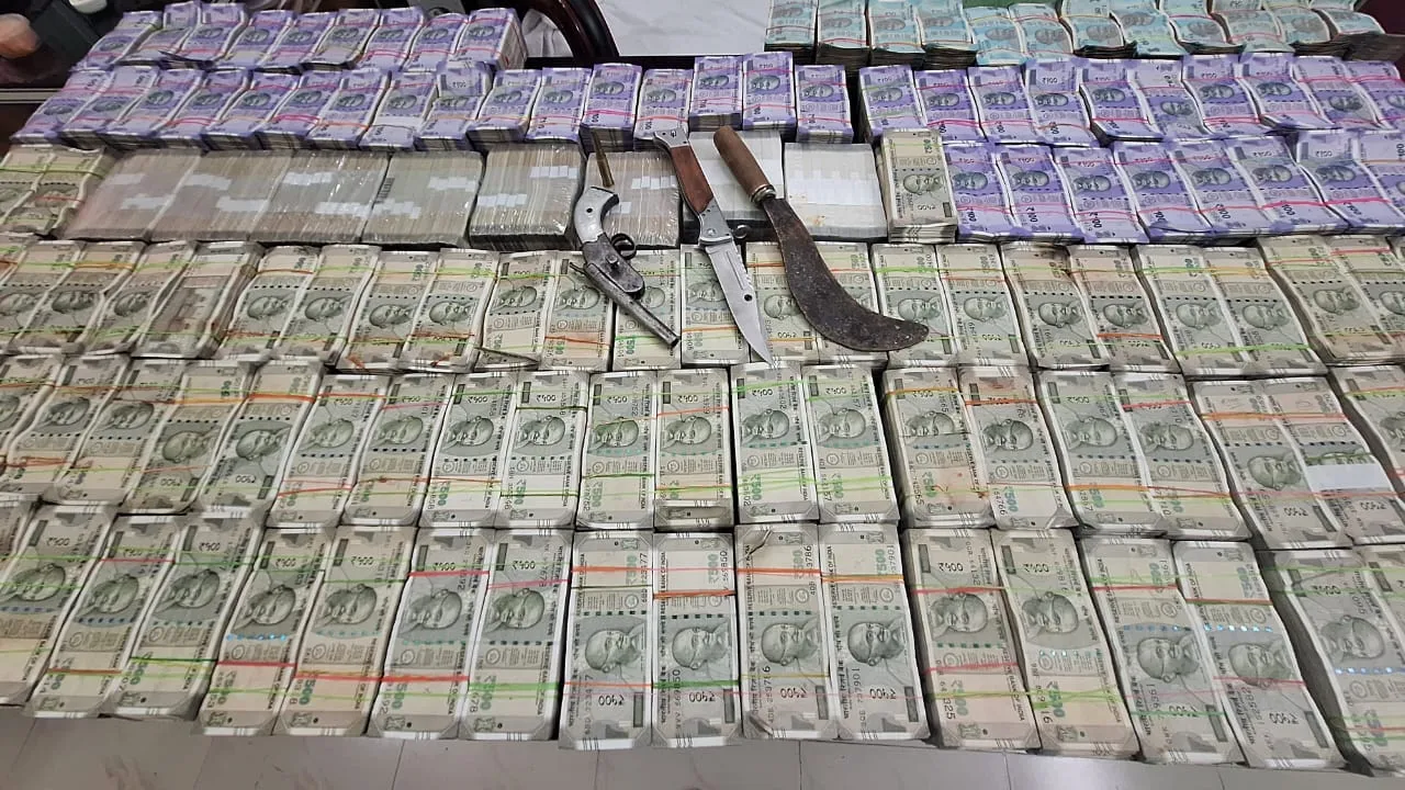  Kalahandi Police arrests eight inter-state dacoits, seizes ₹3.51 Cr cash, arms