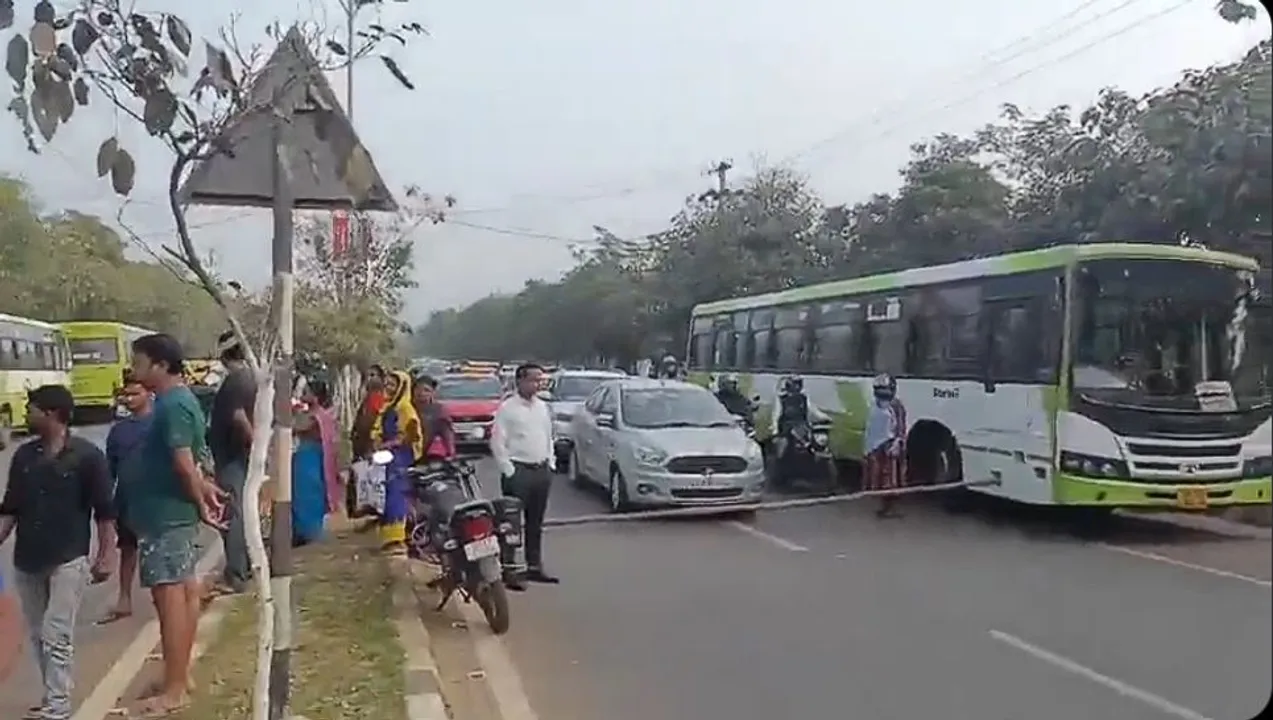  Bhubaneswar: Mo Bus mows down 13-year-old girl, locals block Nandankanan-Patia road