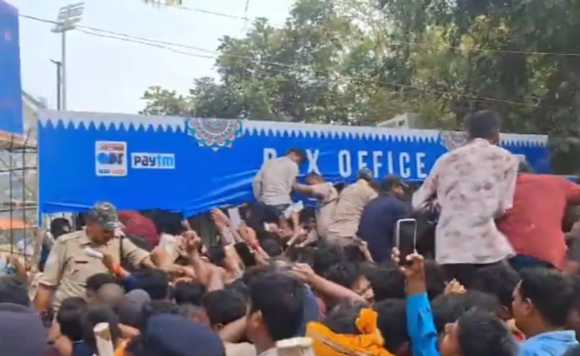  India Vs England ODI: Stampede-like situation at Cuttack Barabati stadium for tickets