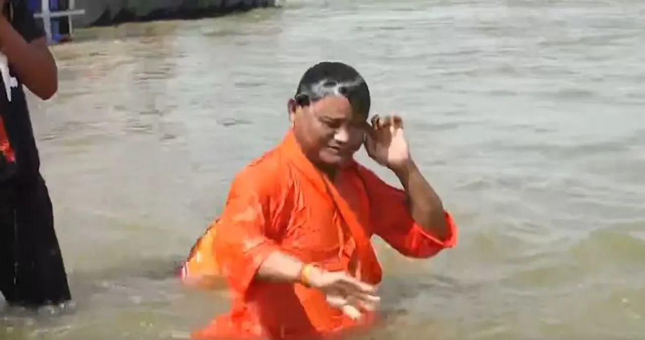  Maha Kumbh: Odisha CM Majhi, family take sacred dip at Sangam