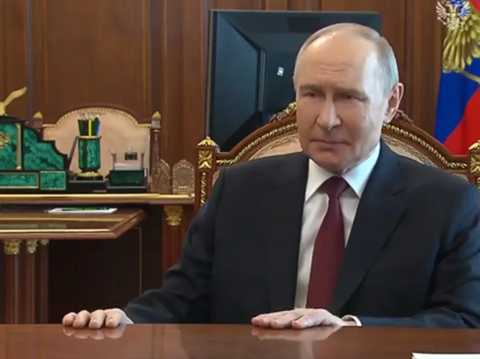  Putin announces Easter ceasefire in Ukraine conflict