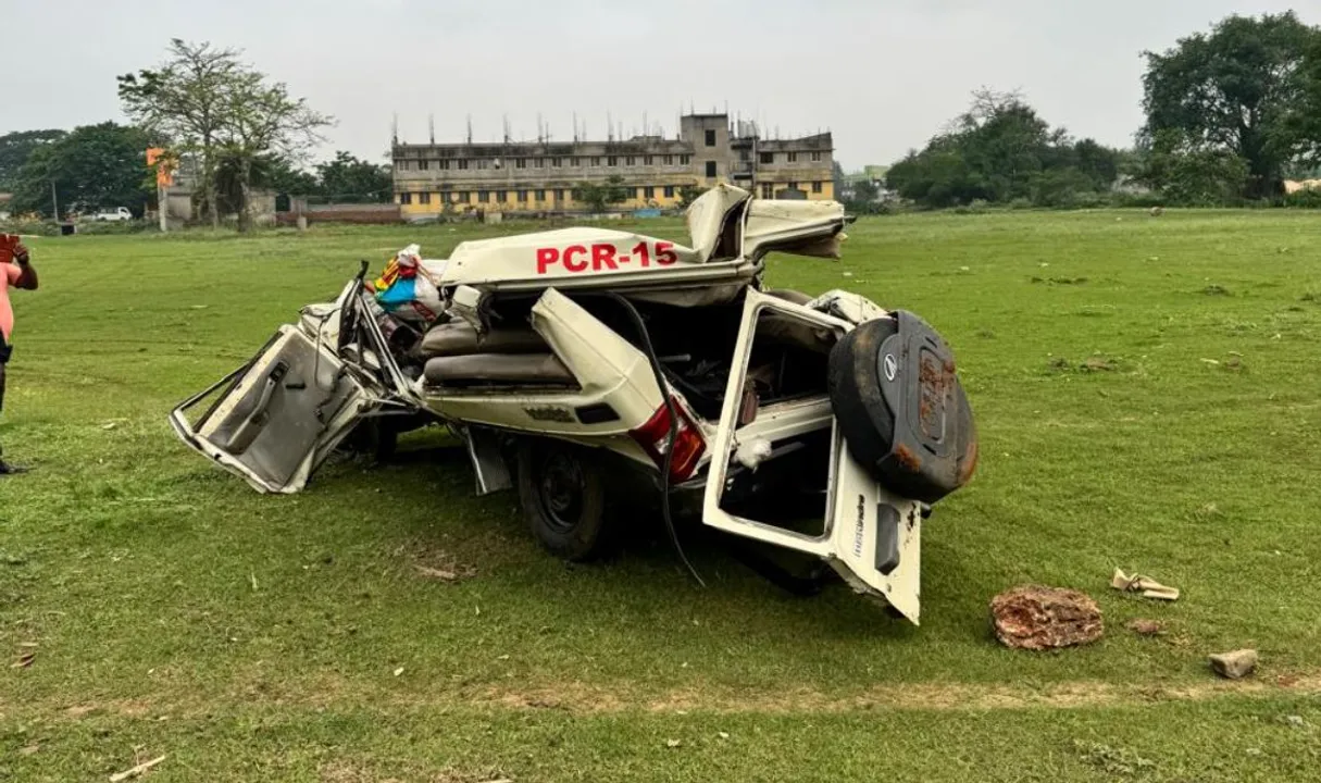  Two police personnel killed as truck hits PCR van in Odisha's Cuttack
